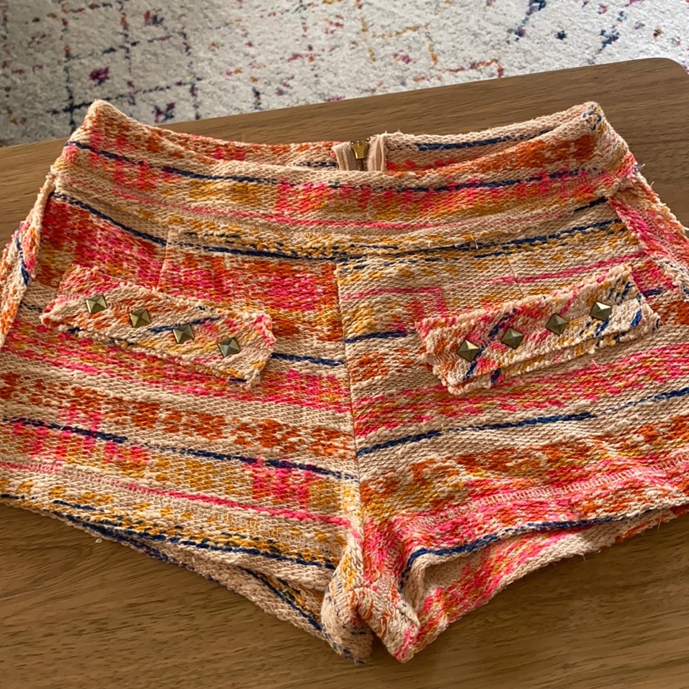 Beautiful tweed short from Zara. Small